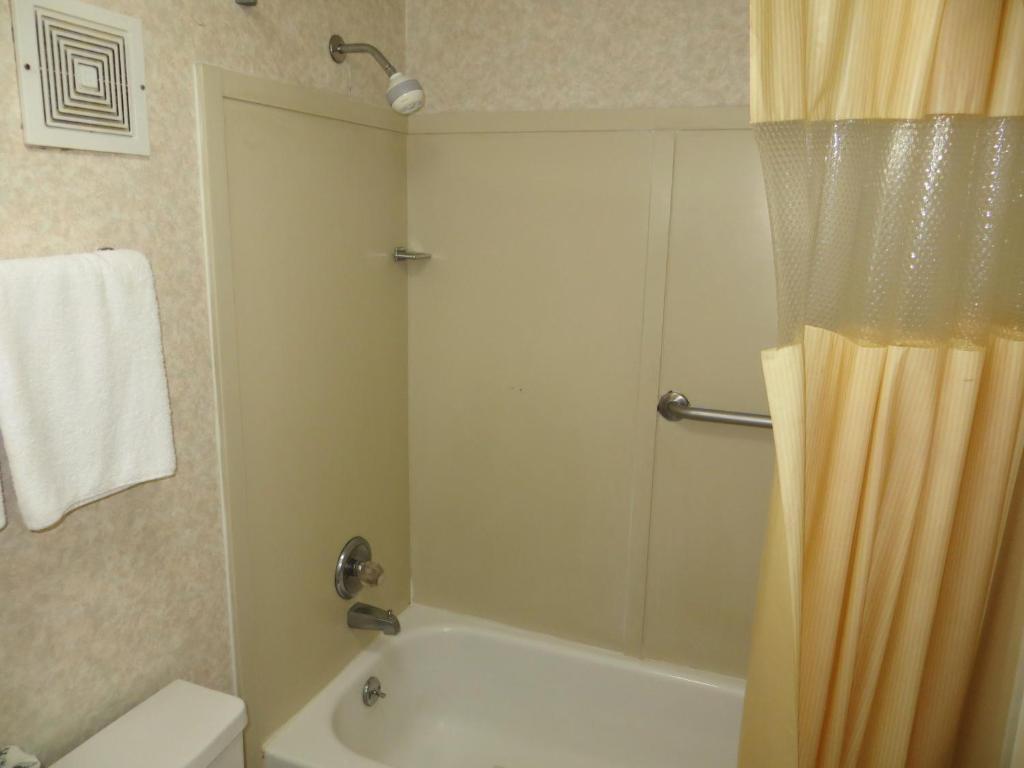 Howard Johnson By Wyndham Commerce Ga Habitación foto